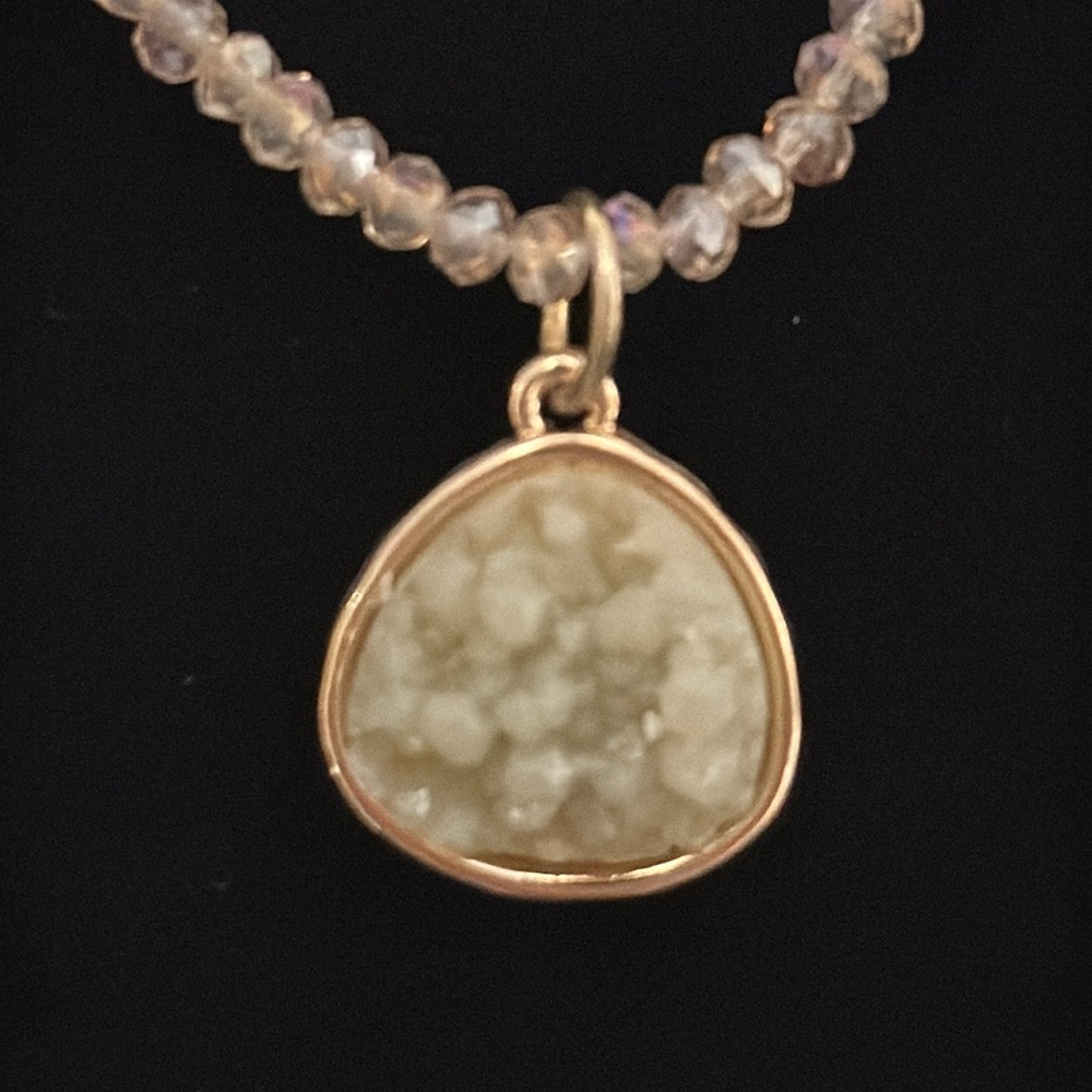 Vintage stretch crystal bead necklace with pendant - Picture 2 of 6